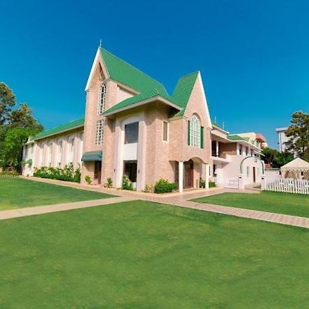 Hotel Executive Club Bareilly Exteriér fotografie