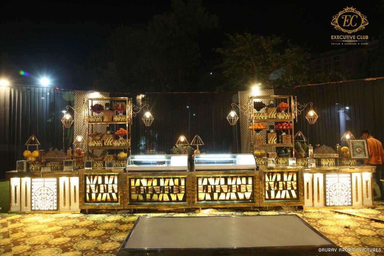 Hotel Executive Club Bareilly Exteriér fotografie