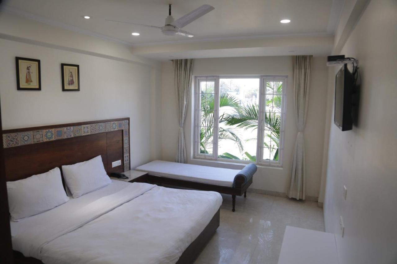 Hotel Executive Club Bareilly Exteriér fotografie
