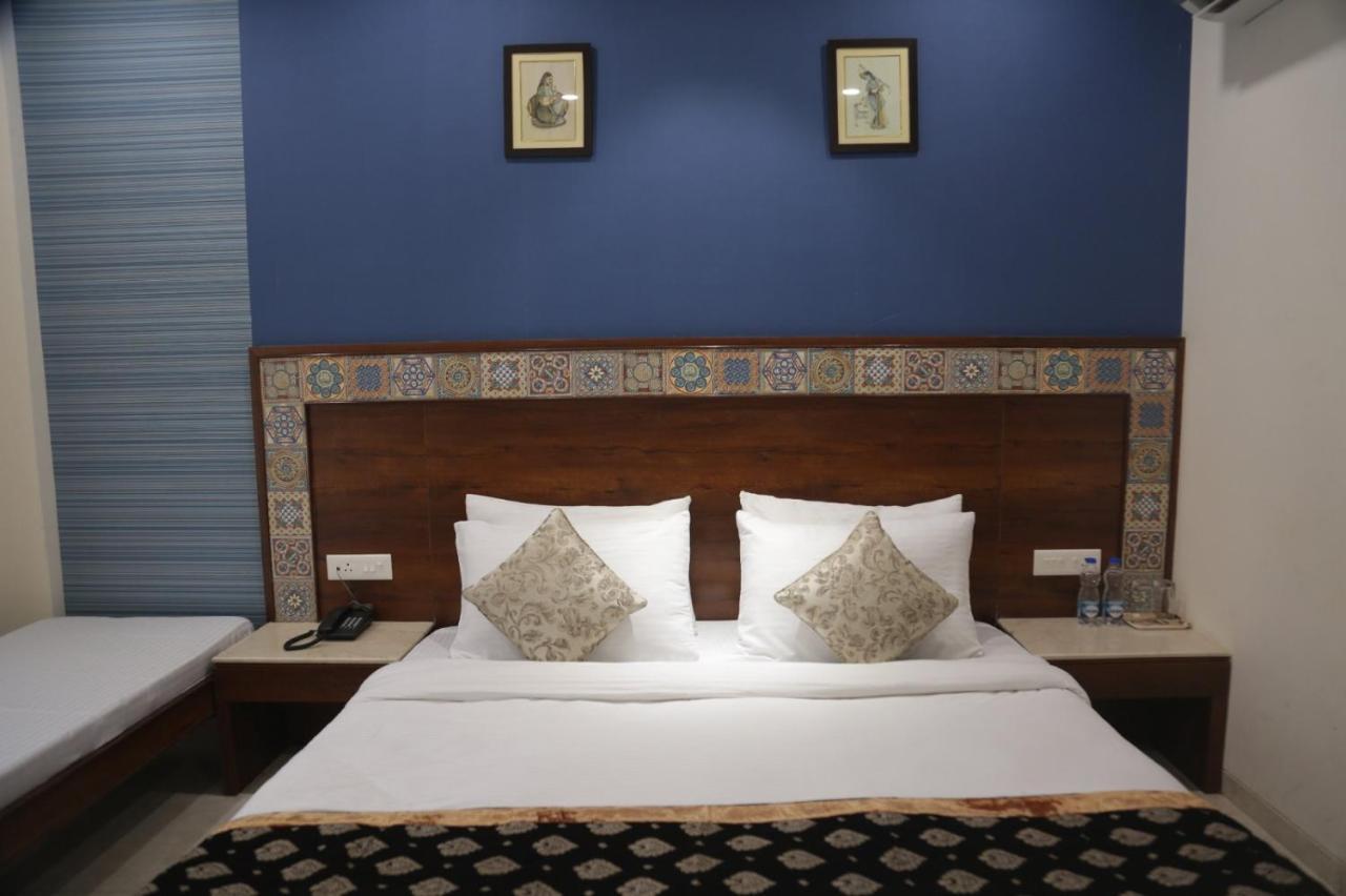 Hotel Executive Club Bareilly Exteriér fotografie