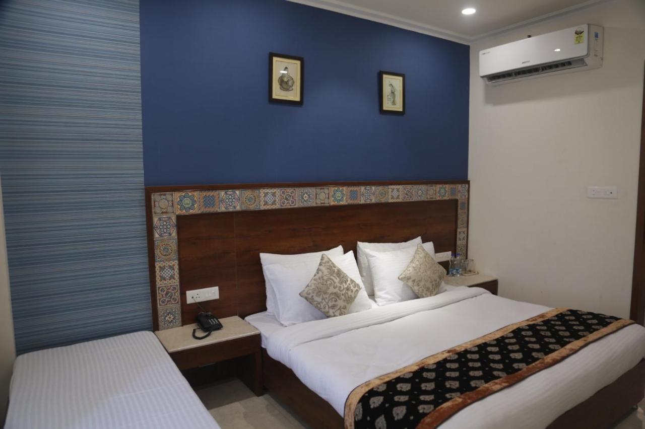 Hotel Executive Club Bareilly Exteriér fotografie