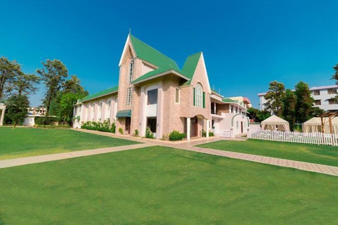 Hotel Executive Club Bareilly Exteriér fotografie