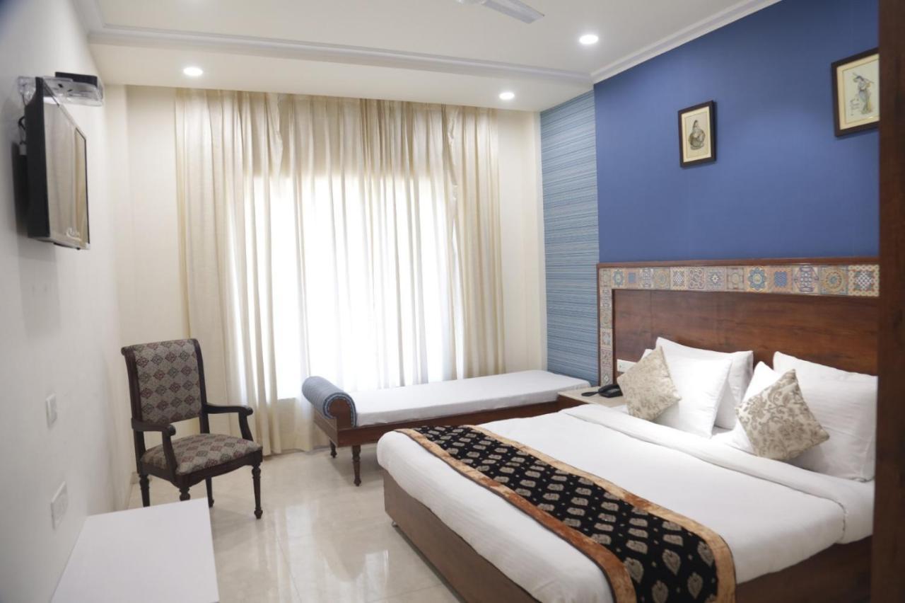 Hotel Executive Club Bareilly Exteriér fotografie