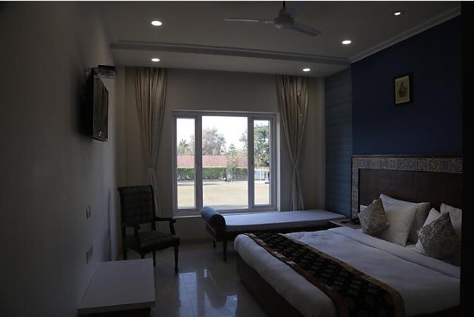 Hotel Executive Club Bareilly Exteriér fotografie